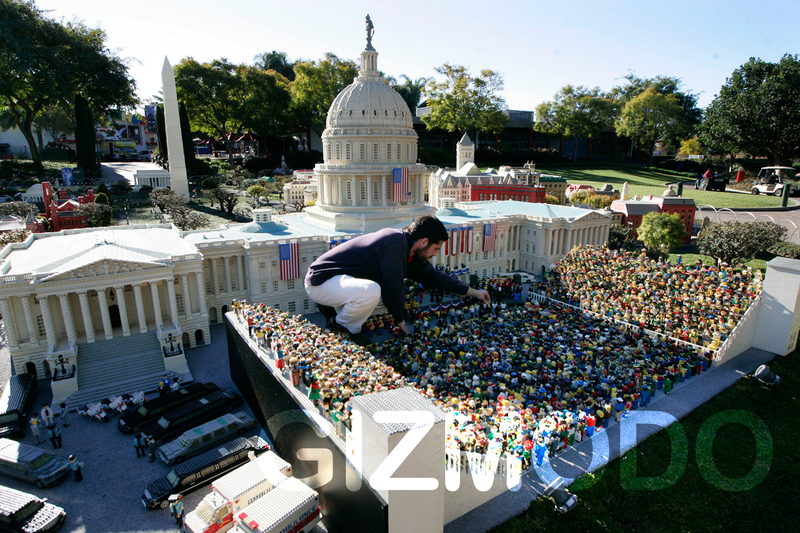Illustration for article titled Lego Obama Presidential Inauguration Brings Hope to Bricks Too